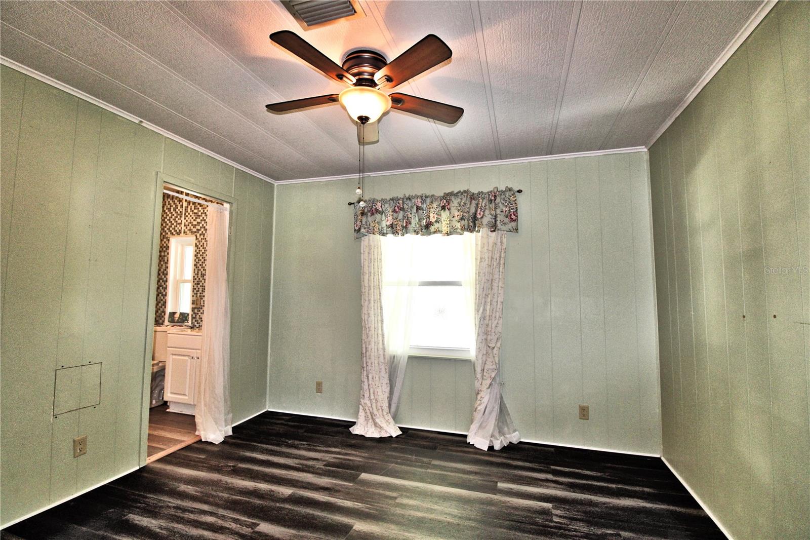 LAUREL WOOD MOBILE ESTATES UNIT 4 - Residential