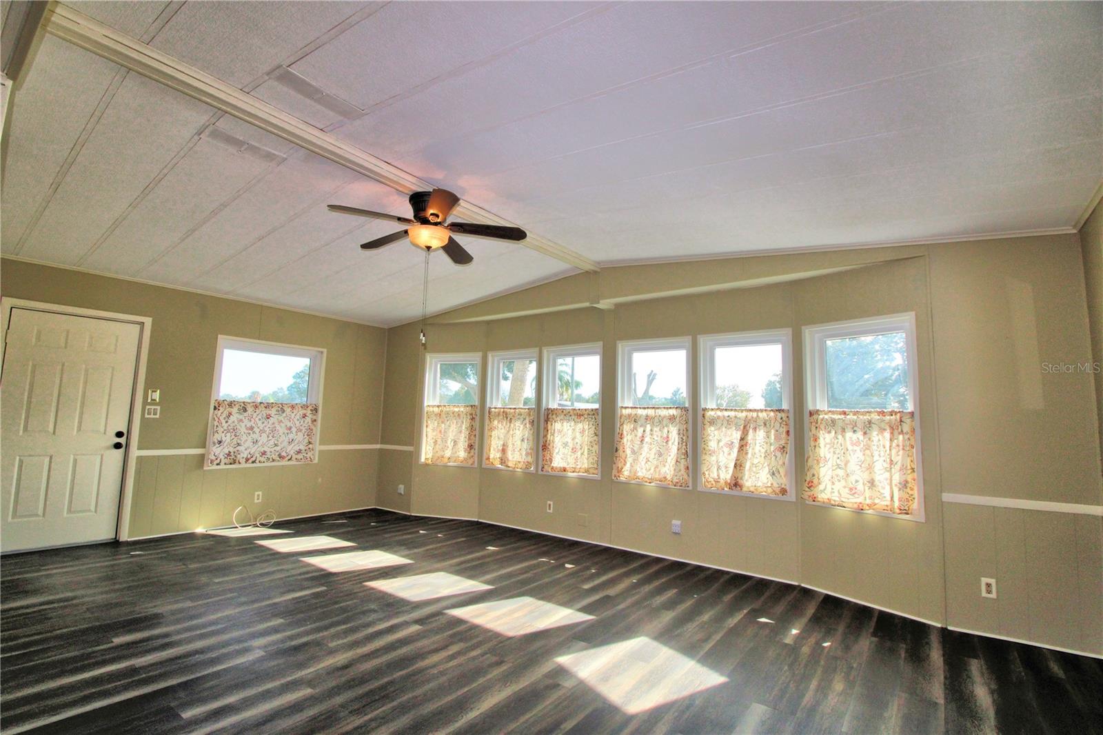 LAUREL WOOD MOBILE ESTATES UNIT 4 - Residential