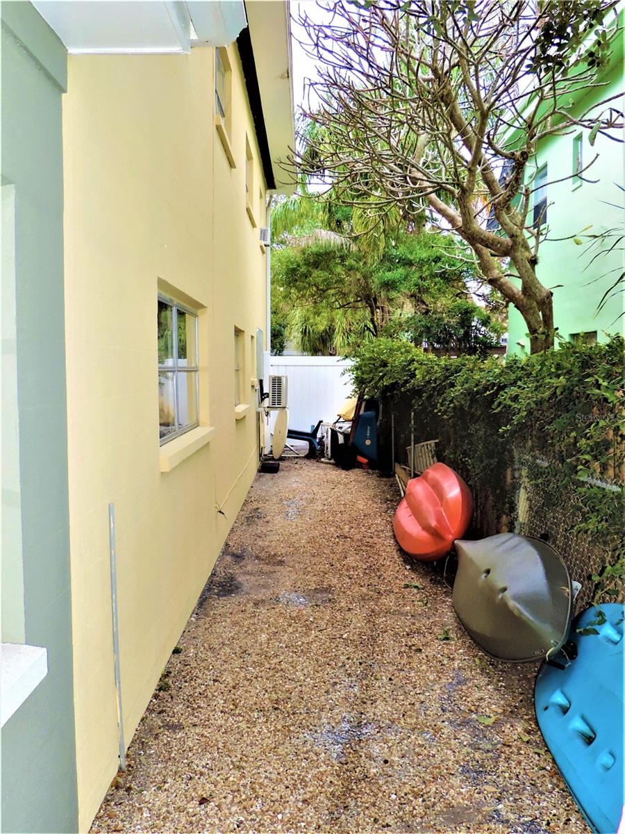 CAPRI ISLE SUB - Residential Lease
