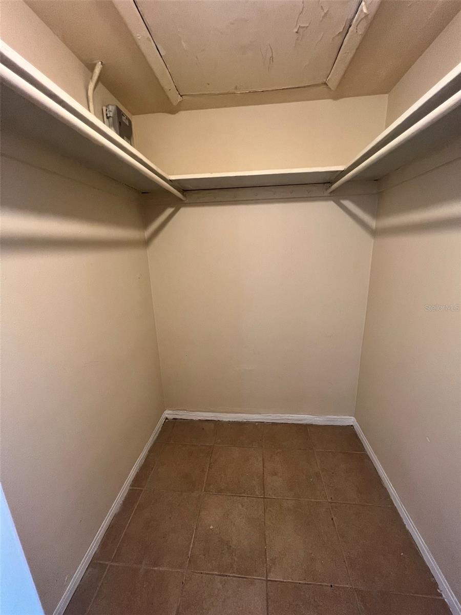 CAPRI ISLE SUB - Residential Lease