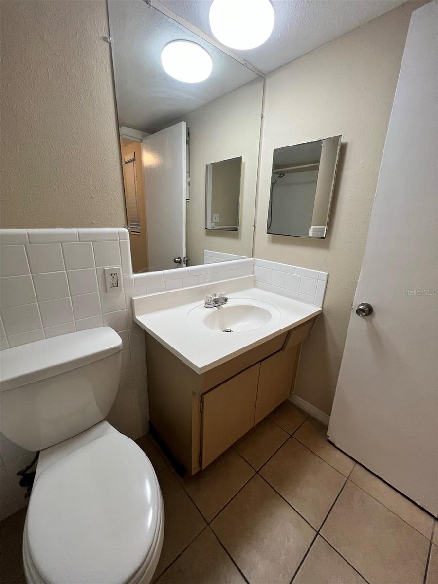 CAPRI ISLE SUB - Residential Lease