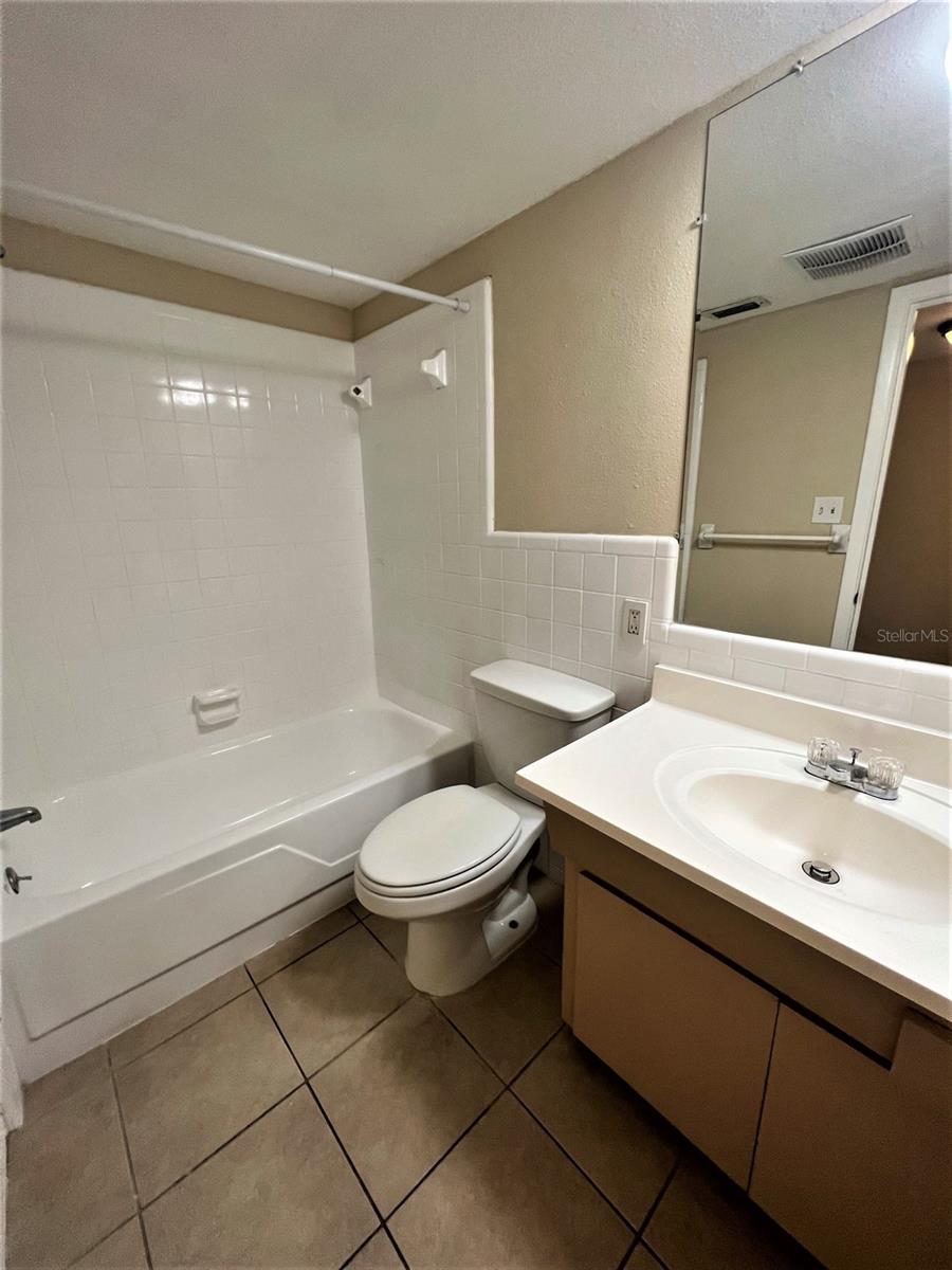 CAPRI ISLE SUB - Residential Lease