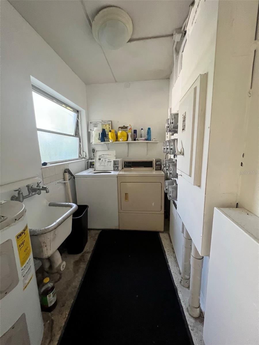 CAPRI ISLE SUB - Residential Lease