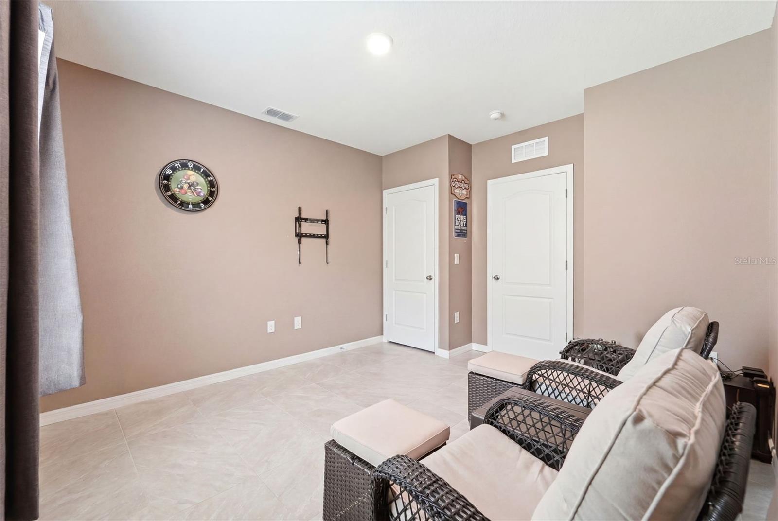 WOODBRIDGE LKS/EDGEWATER - Residential