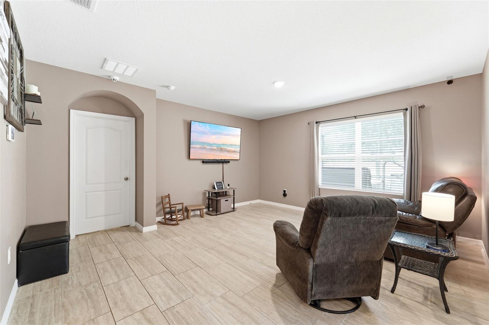WOODBRIDGE LKS/EDGEWATER - Residential