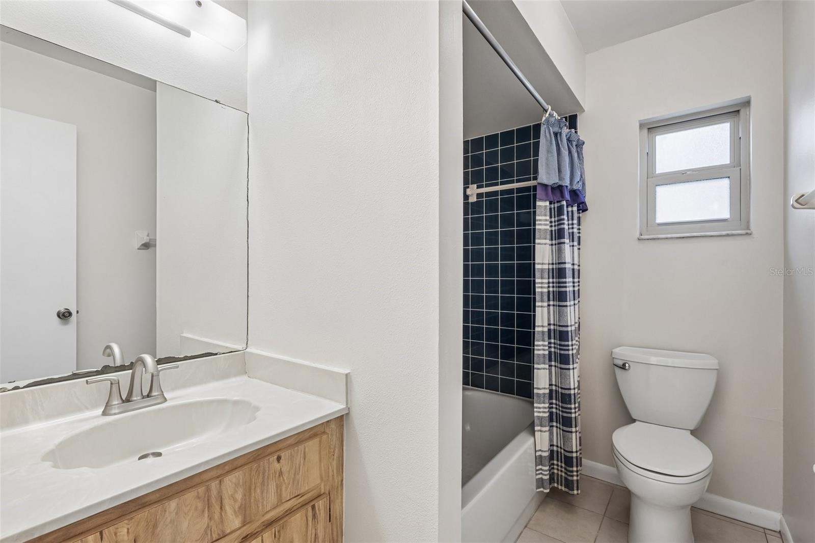 BLOOMINGDALE SEC A UNIT 1V - Residential