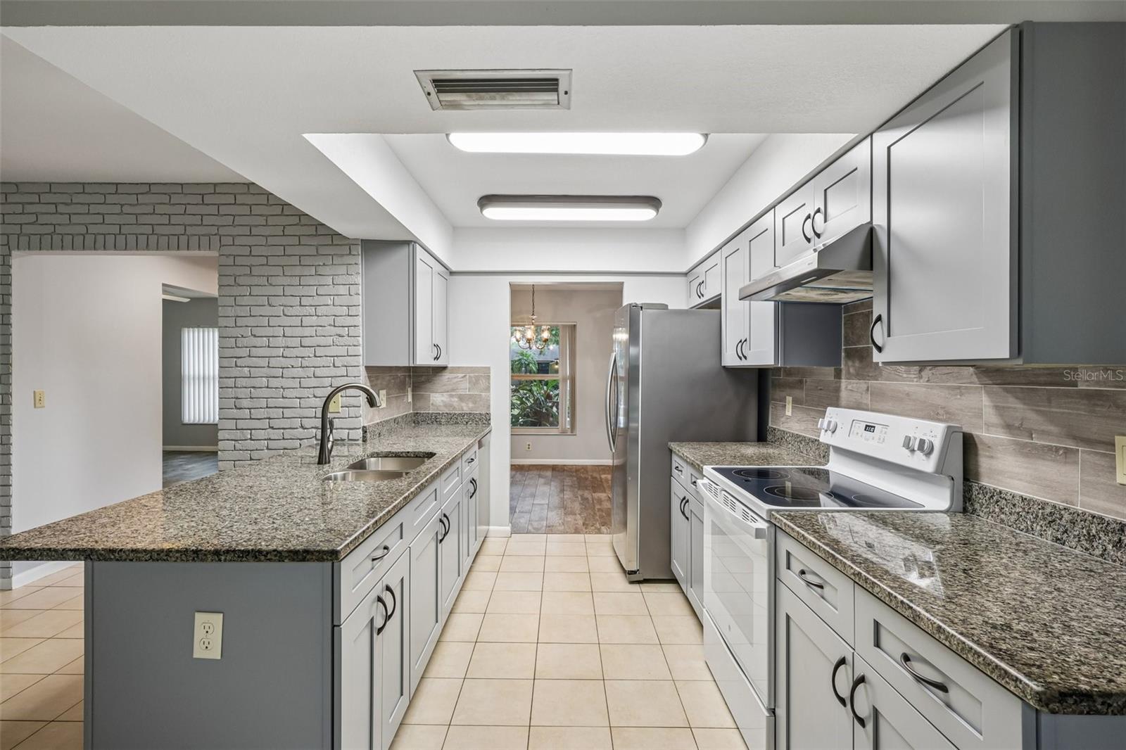 BLOOMINGDALE SEC A UNIT 1V - Residential