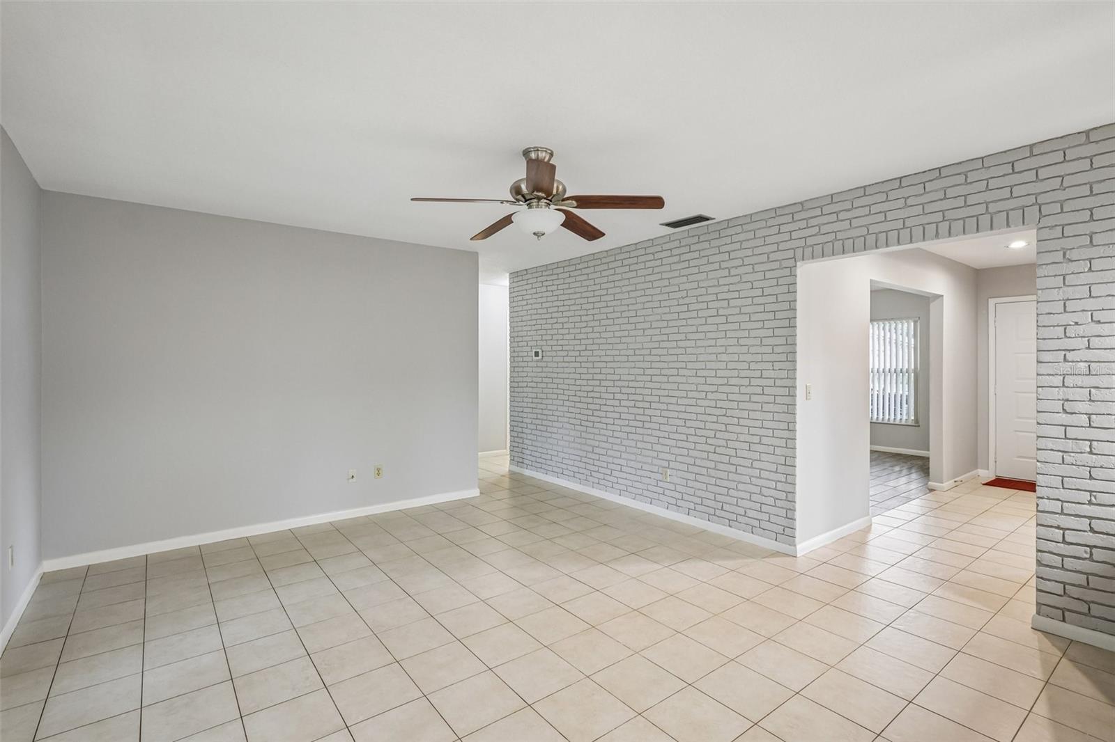 BLOOMINGDALE SEC A UNIT 1V - Residential