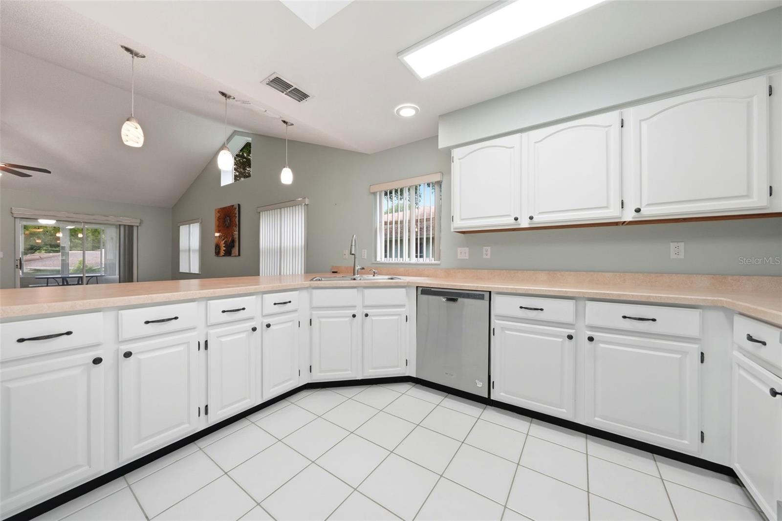 TOWNHOMES VILLAGE - Residential