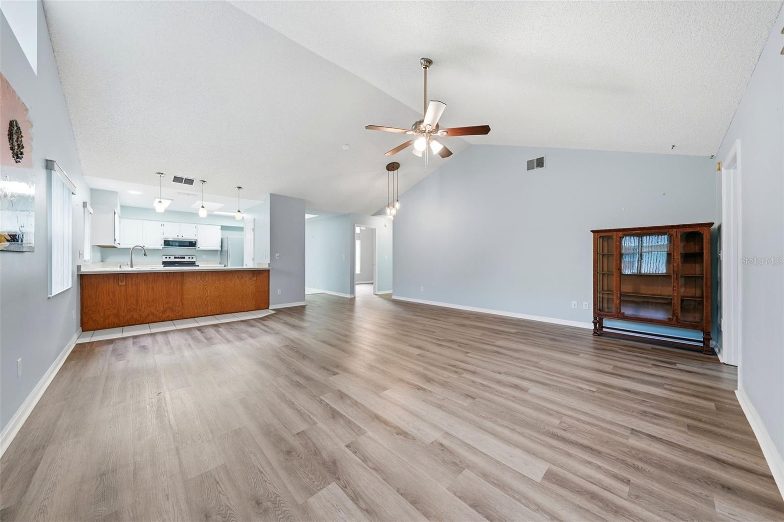 TOWNHOMES VILLAGE - Residential