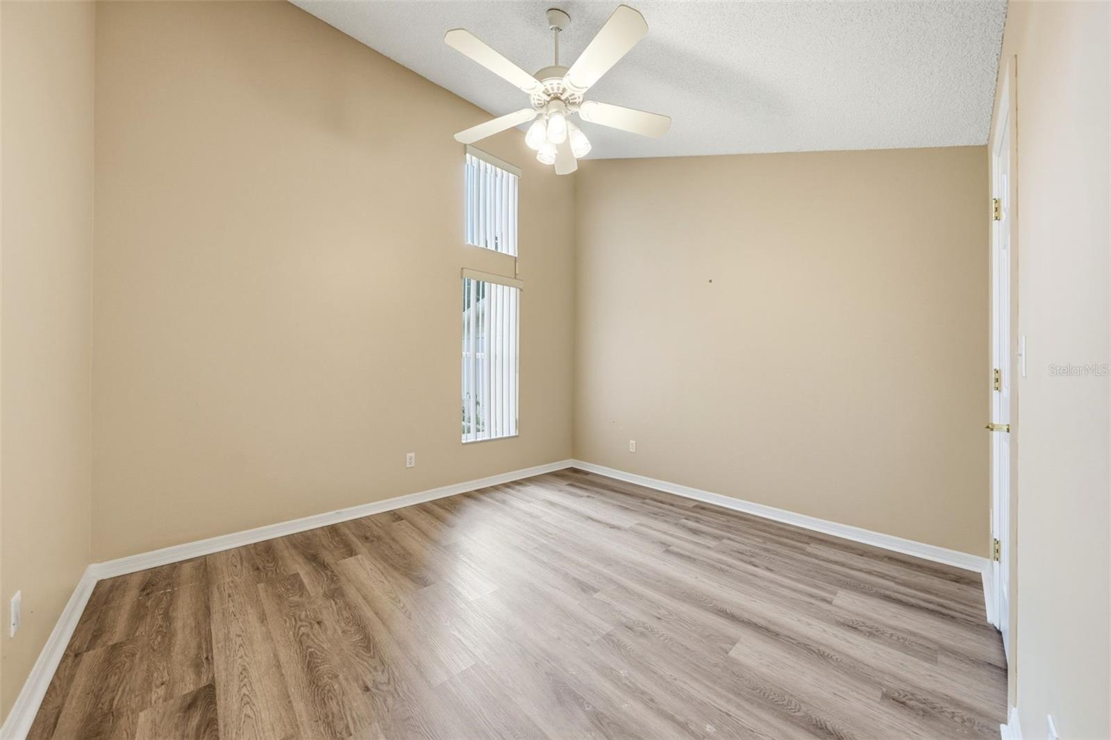 TOWNHOMES VILLAGE - Residential