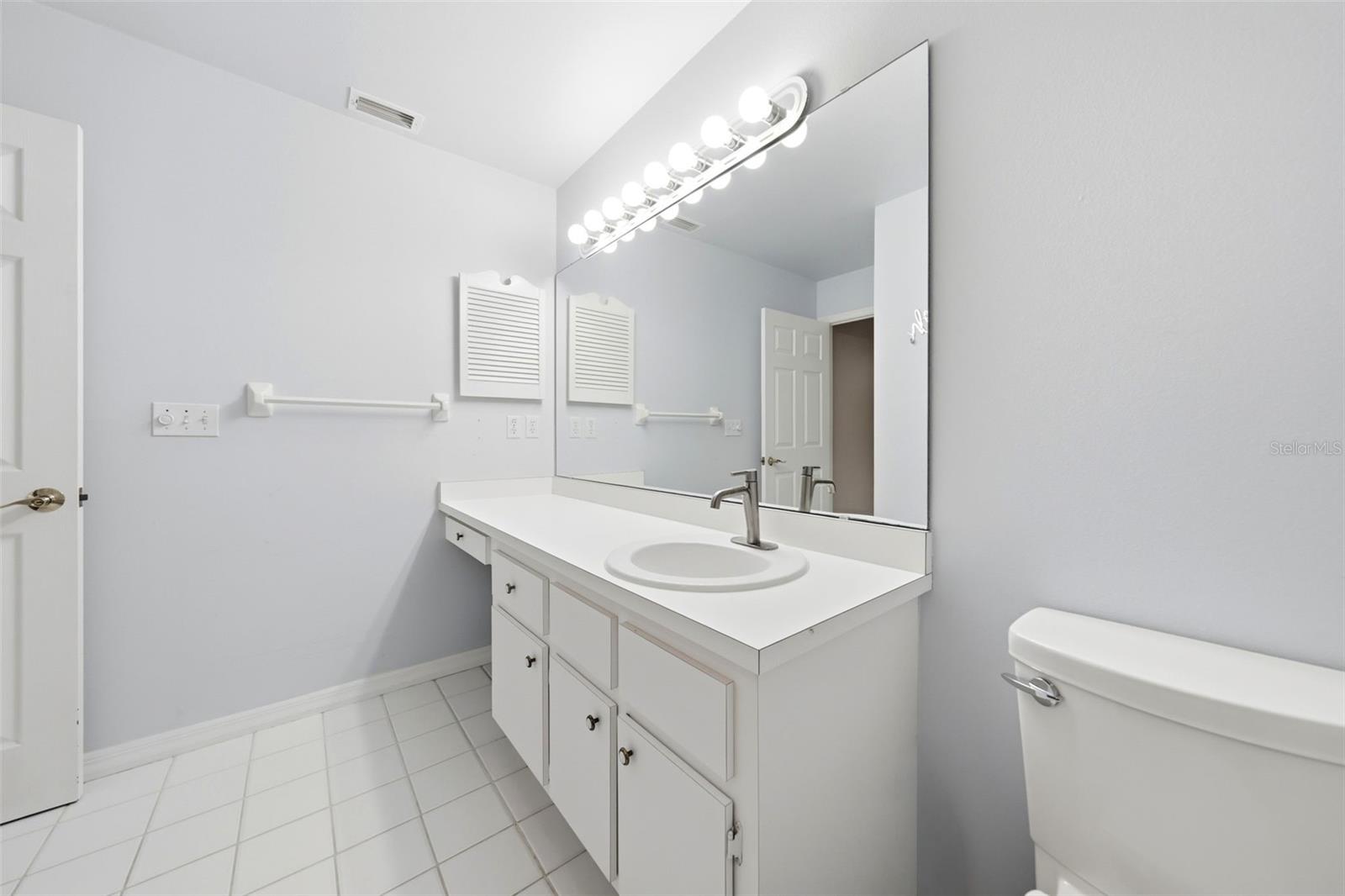 TOWNHOMES VILLAGE - Residential