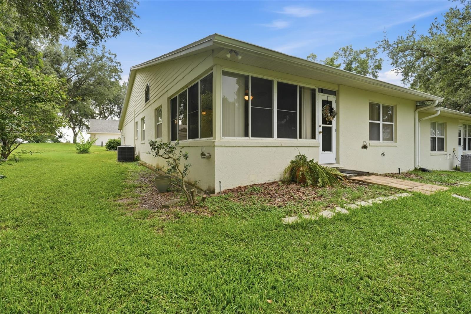 TOWNHOMES VILLAGE - Residential