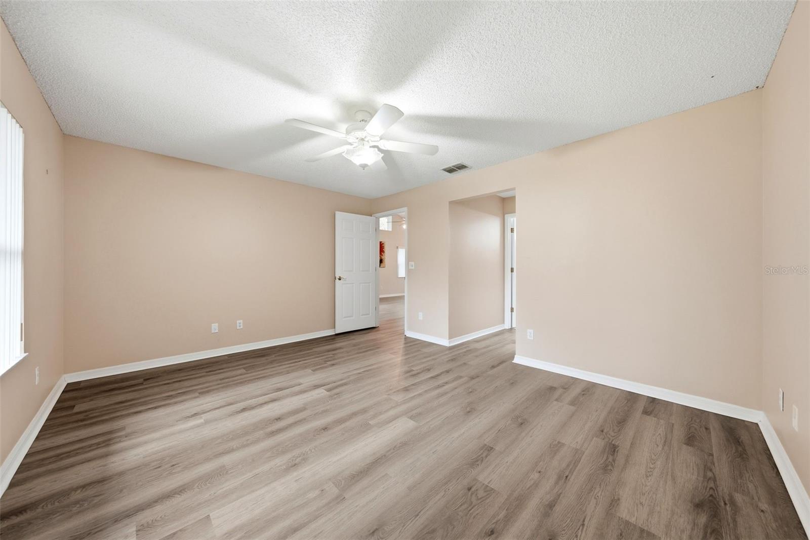 TOWNHOMES VILLAGE - Residential