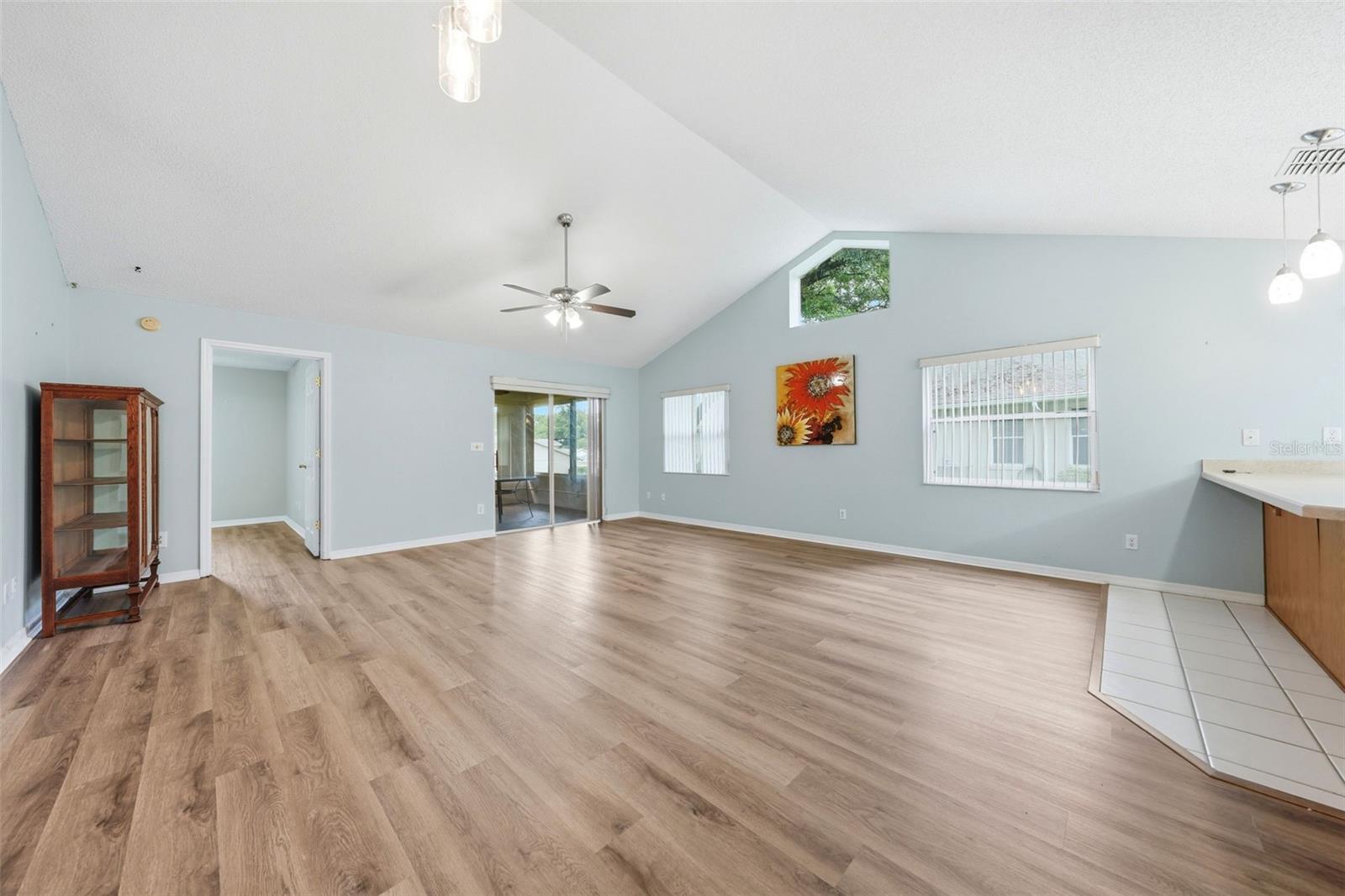 TOWNHOMES VILLAGE - Residential