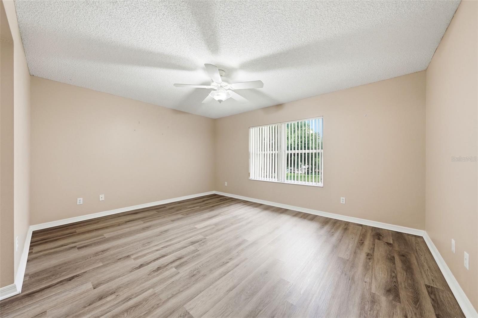 TOWNHOMES VILLAGE - Residential