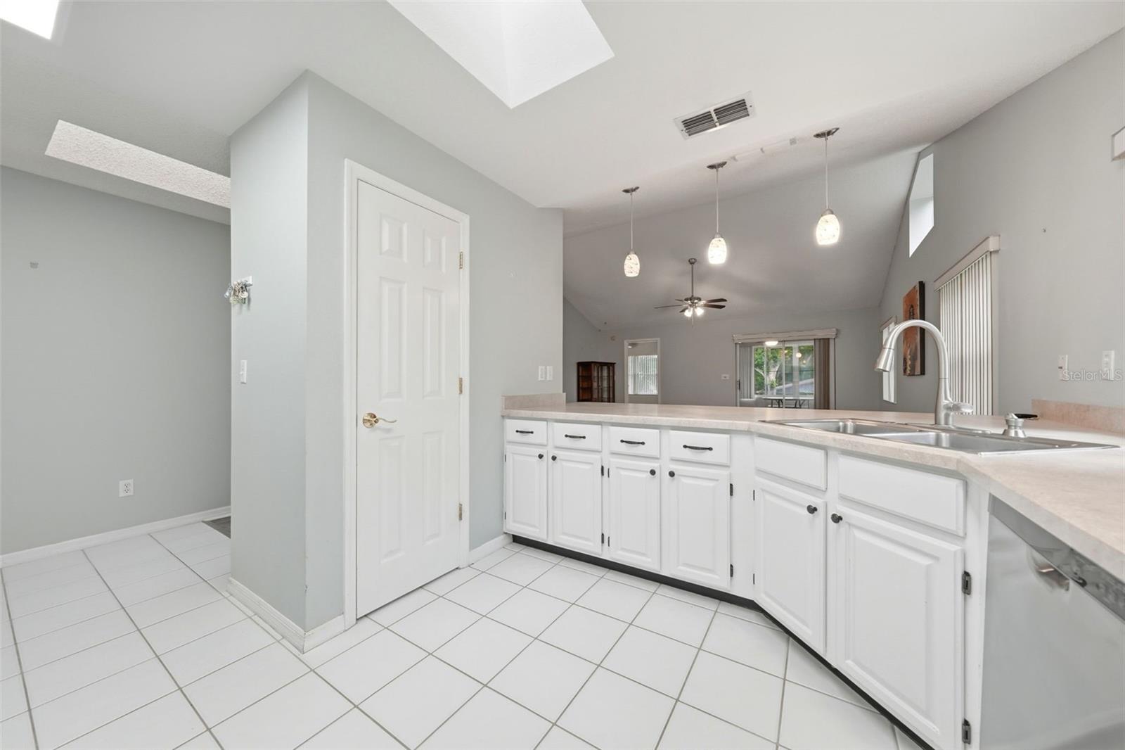 TOWNHOMES VILLAGE - Residential