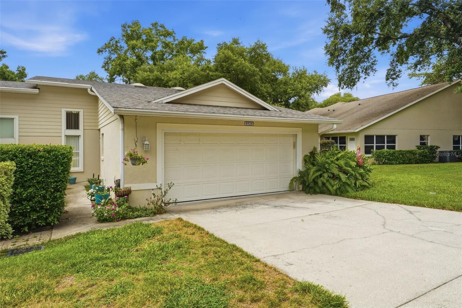 TOWNHOMES VILLAGE - Residential