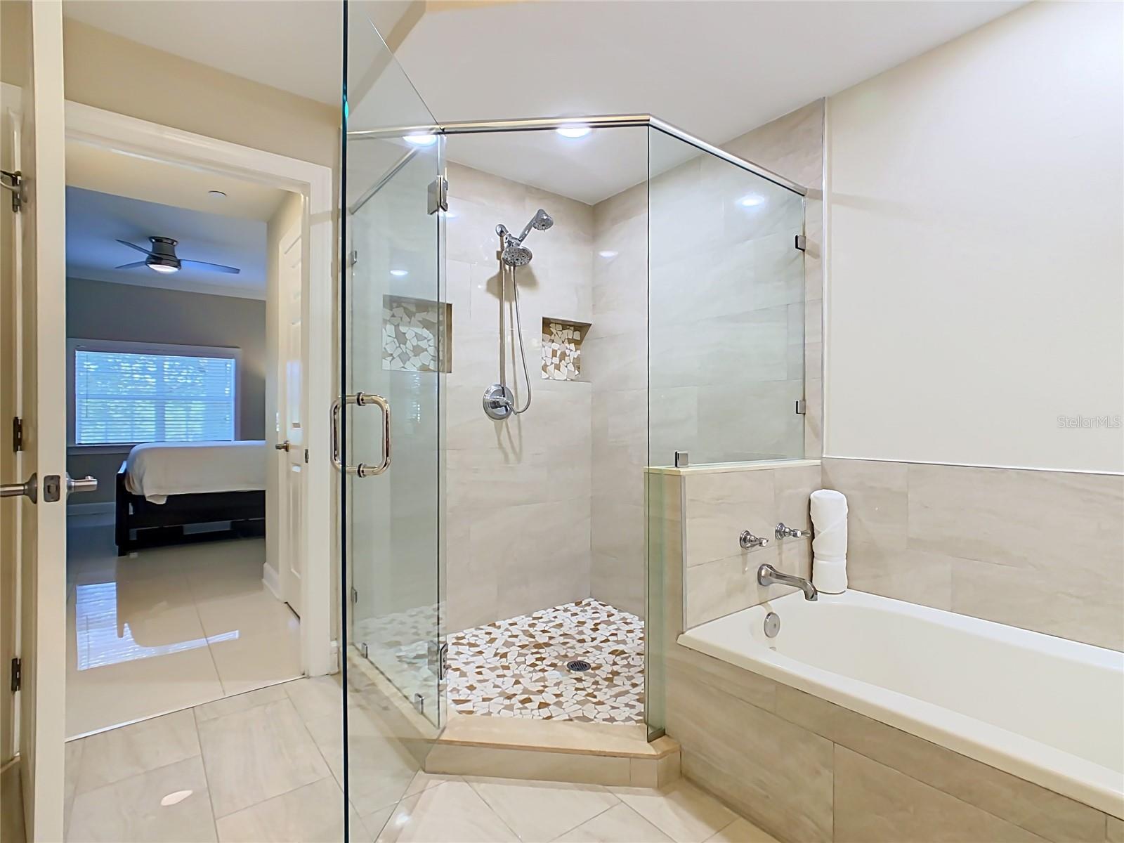 CENTRE COURT RIDGE CONDO PH 5 BLDG E - Residential