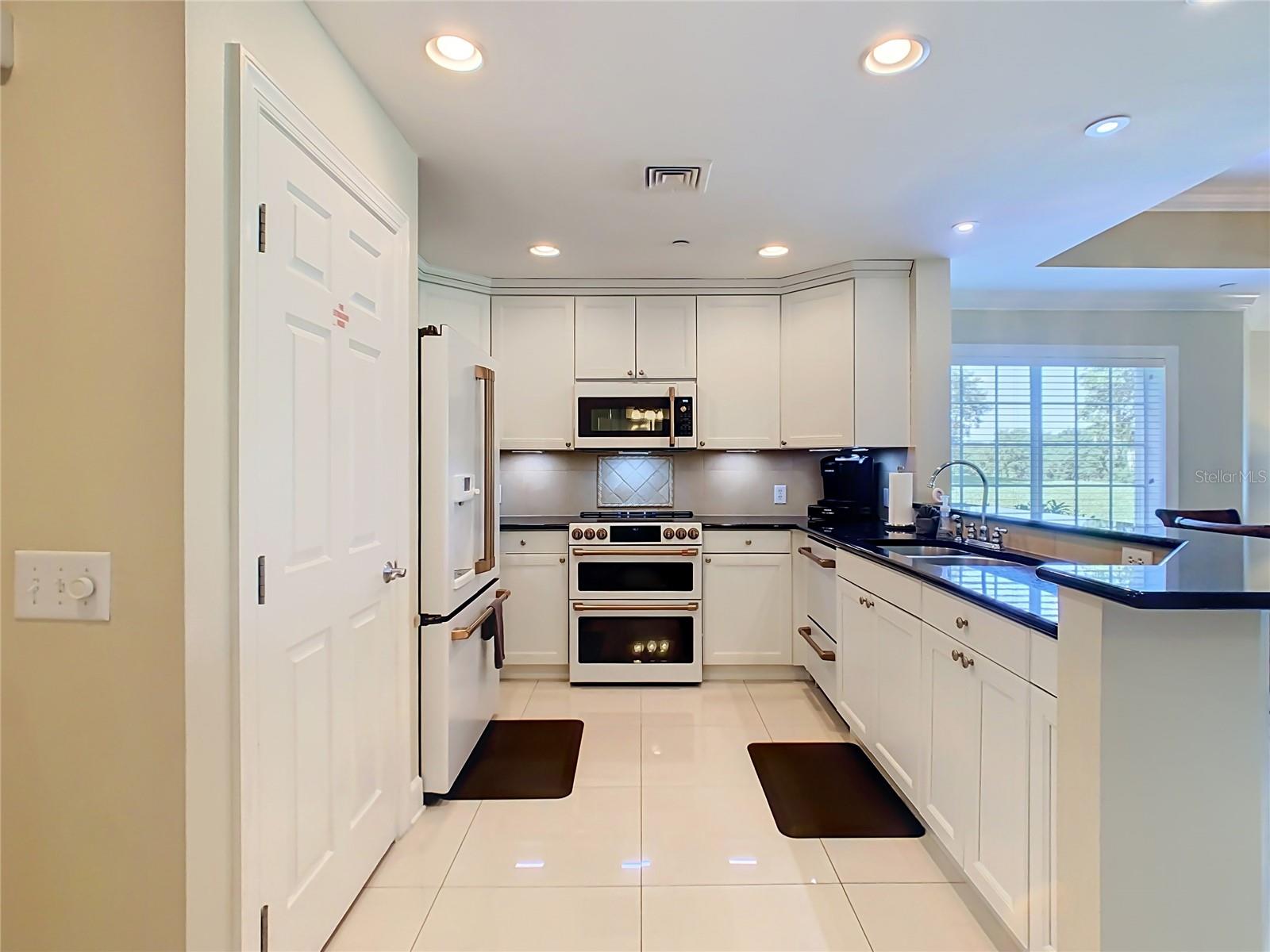 CENTRE COURT RIDGE CONDO PH 5 BLDG E - Residential