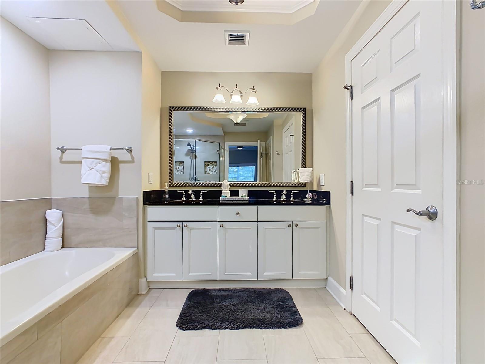 CENTRE COURT RIDGE CONDO PH 5 BLDG E - Residential