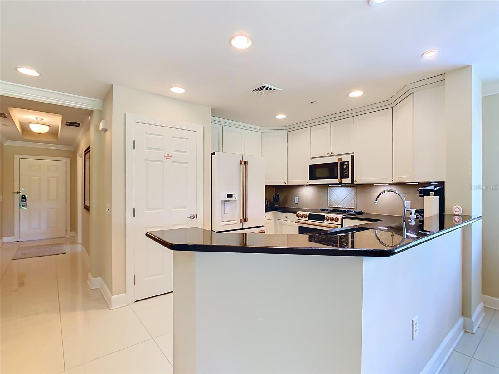 CENTRE COURT RIDGE CONDO PH 5 BLDG E - Residential