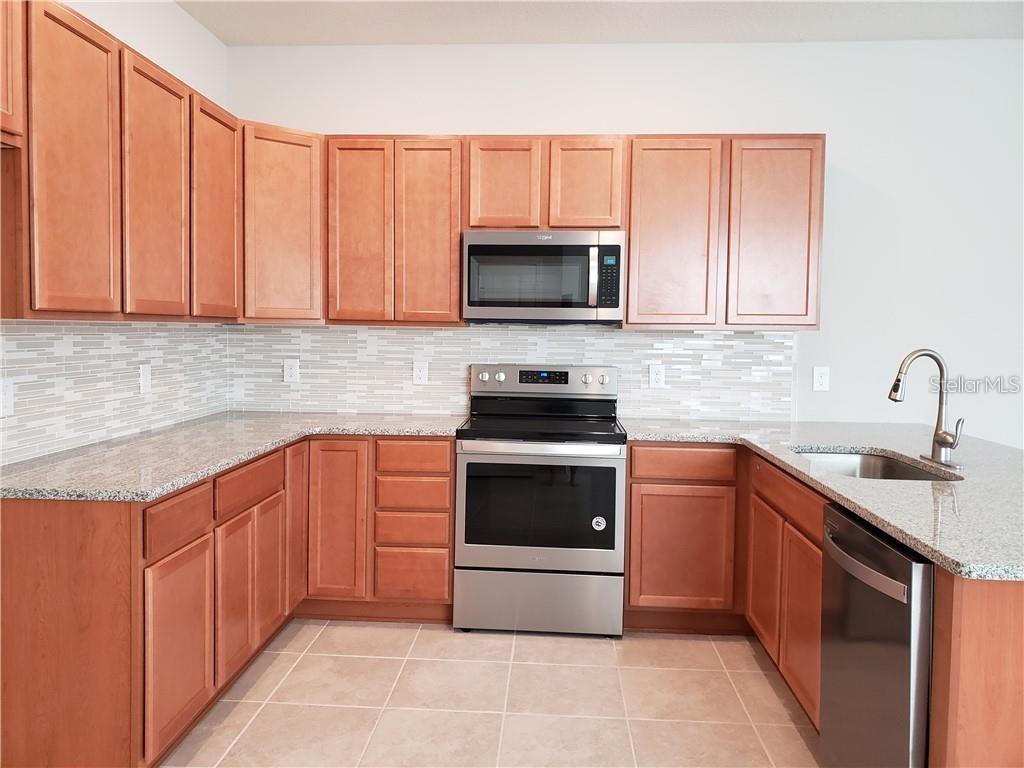 LAKESHORE AT NARCOOSSEE PH 2 - Residential Lease