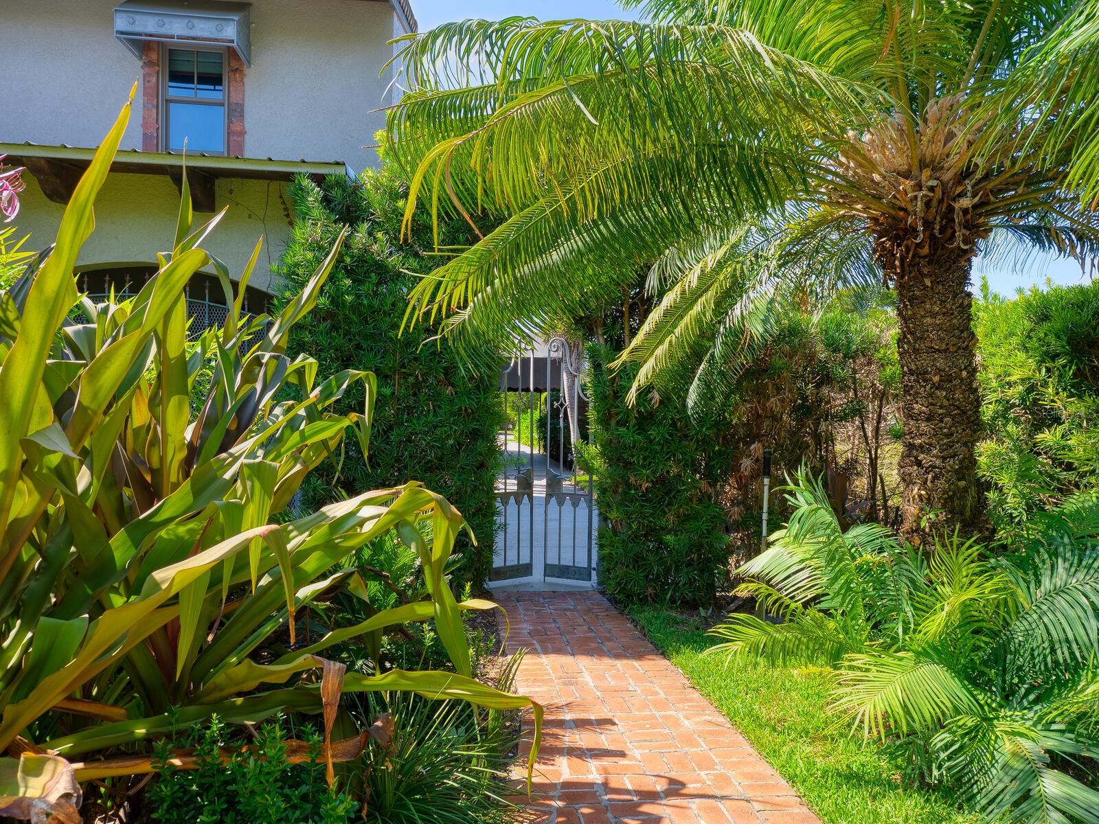 SAINT ARMANDS DIV JOHN RINGLING ESTATES - Residential