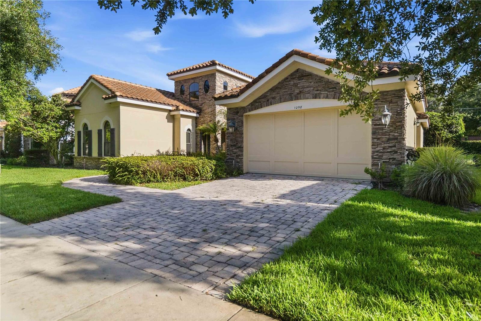 BELLA VISTA - Residential