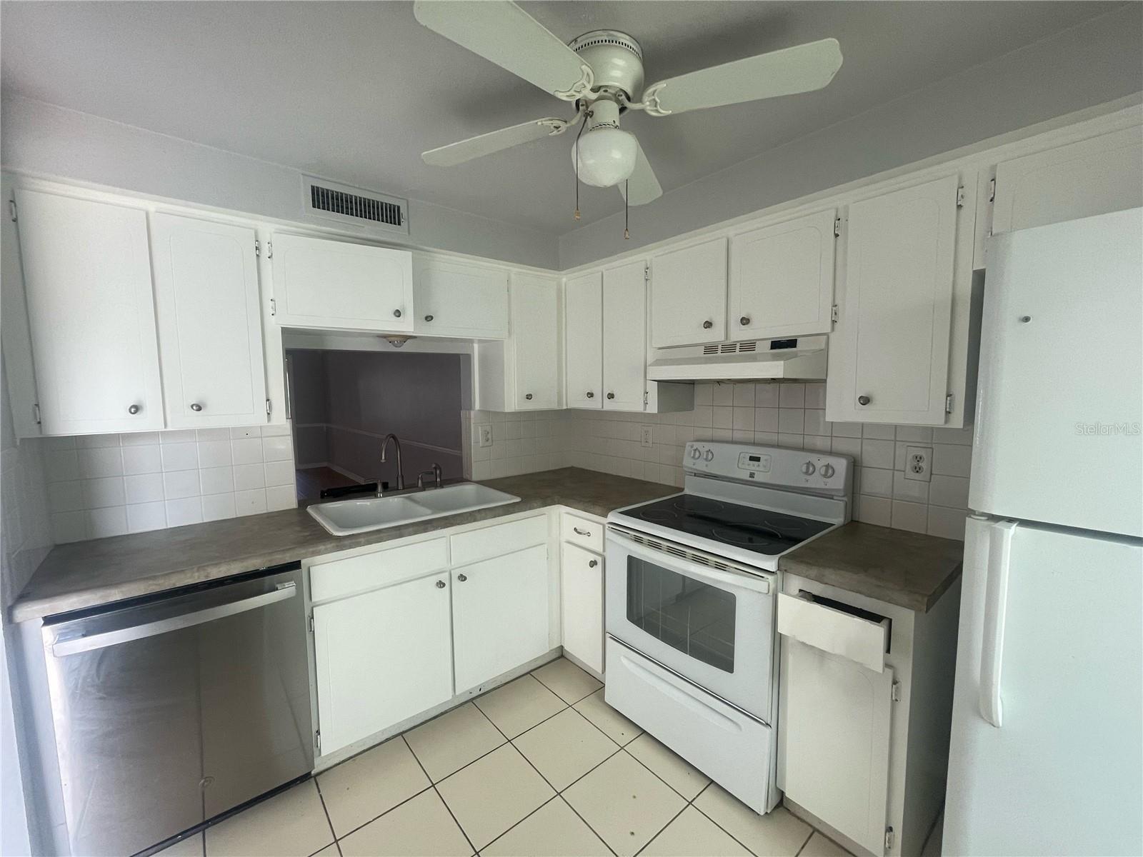 GARDENS BEACON SQUARE CONDO02 - Residential