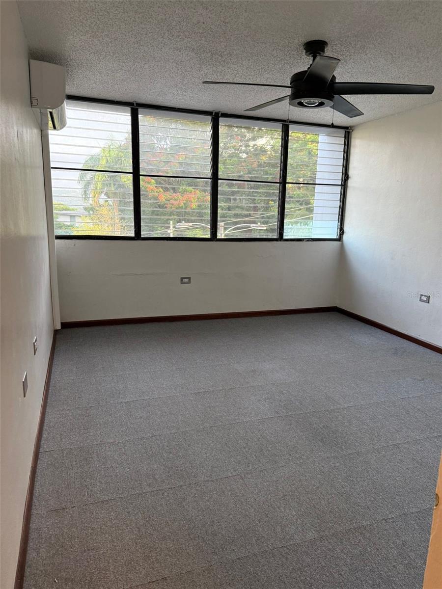 BEVERLY HILLS COURT - Residential
