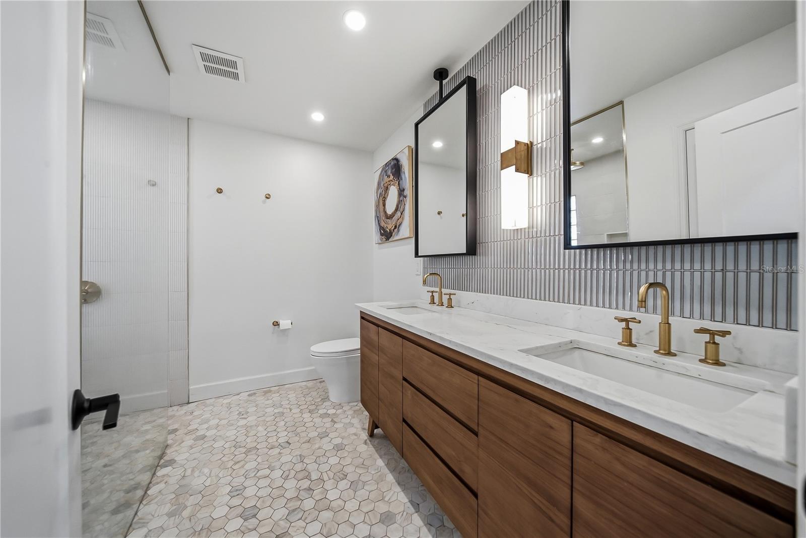 BROADWATER - Residential