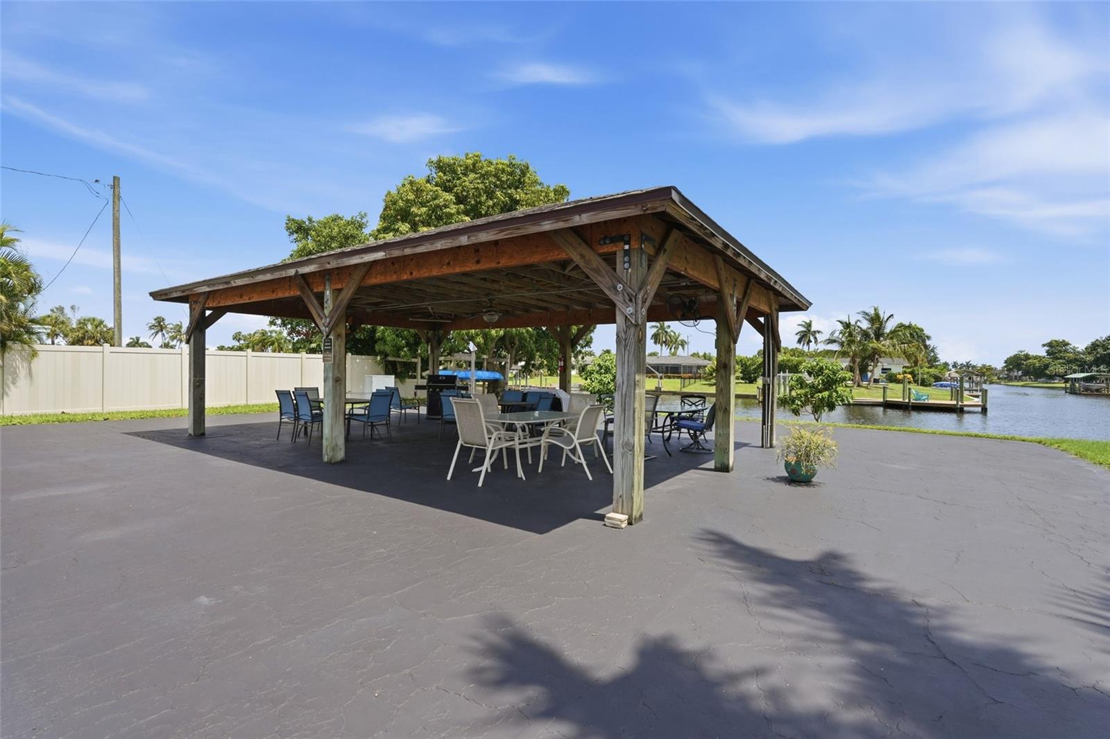 LE GRAND MARQUIS CONDO - Residential