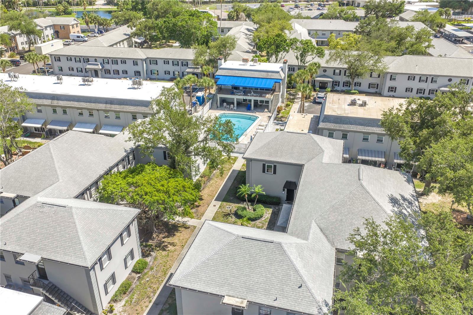 LES CHATEAUX CONDO - Residential