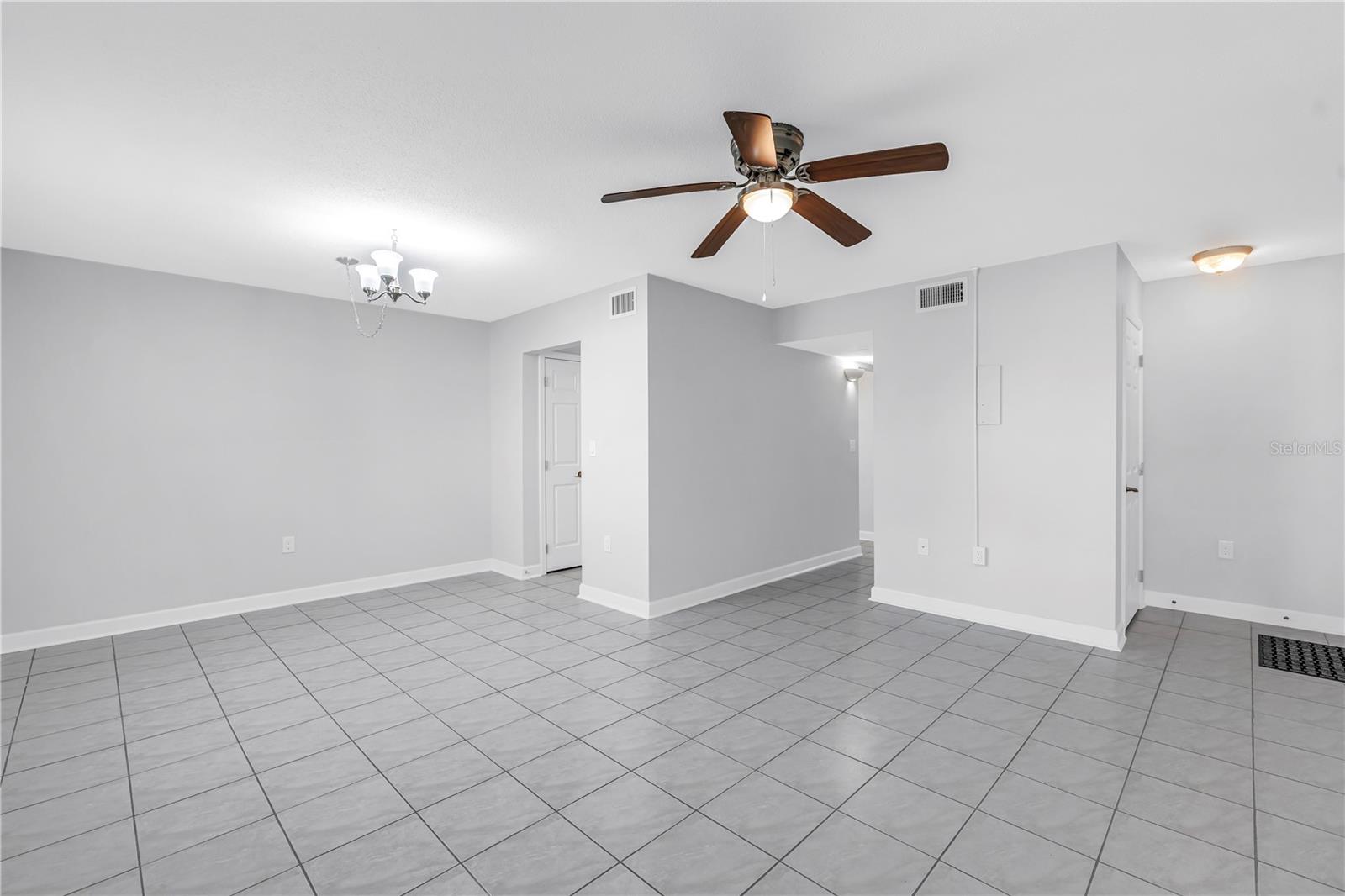 LES CHATEAUX CONDO - Residential