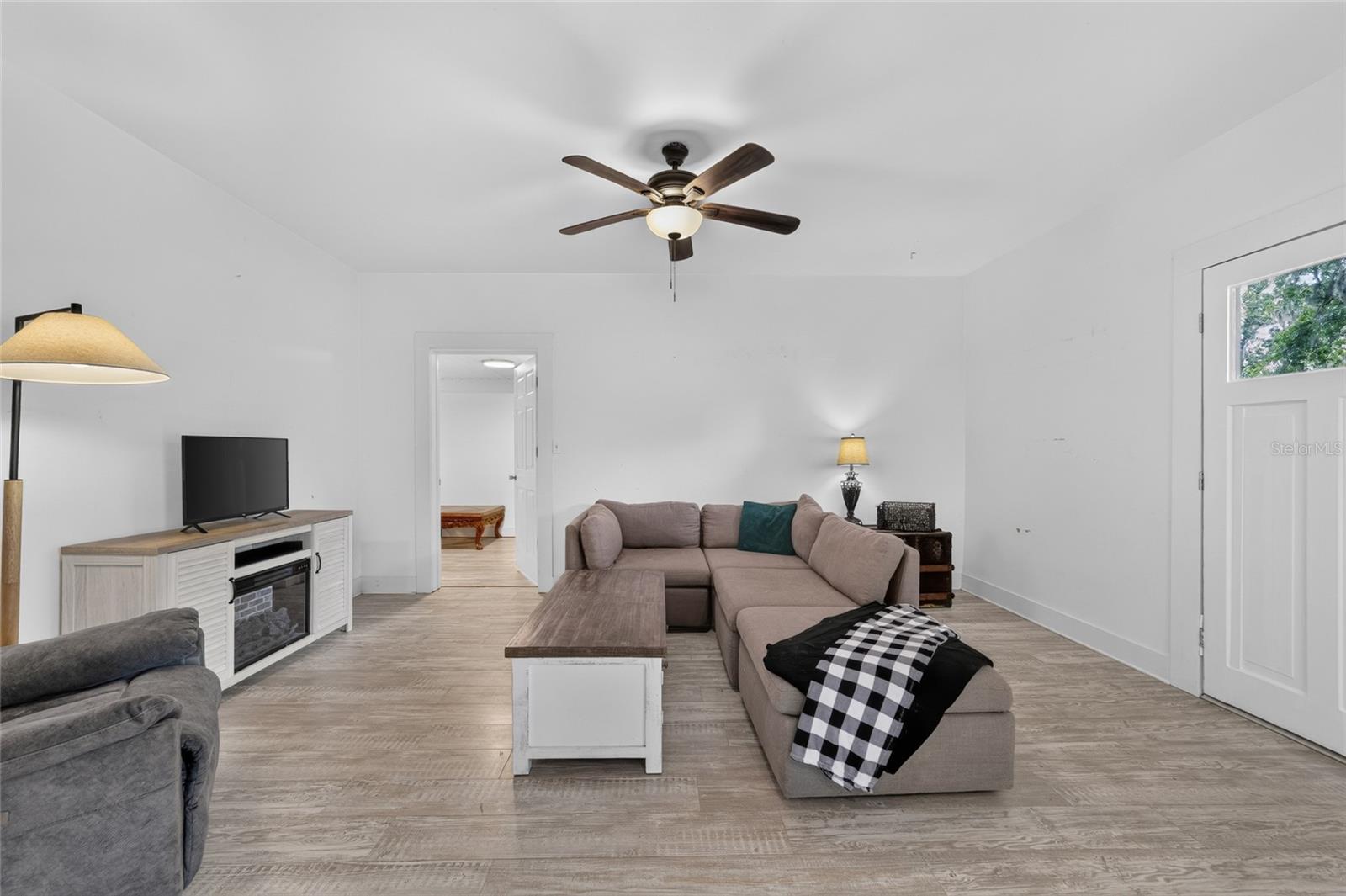 FRST HILLS - Residential