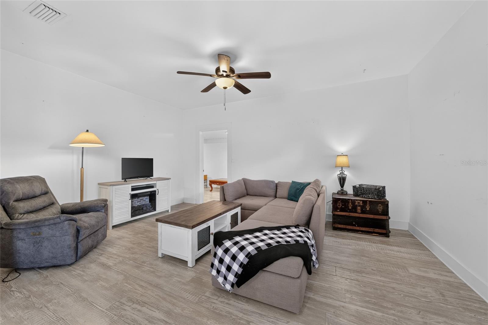 FRST HILLS - Residential