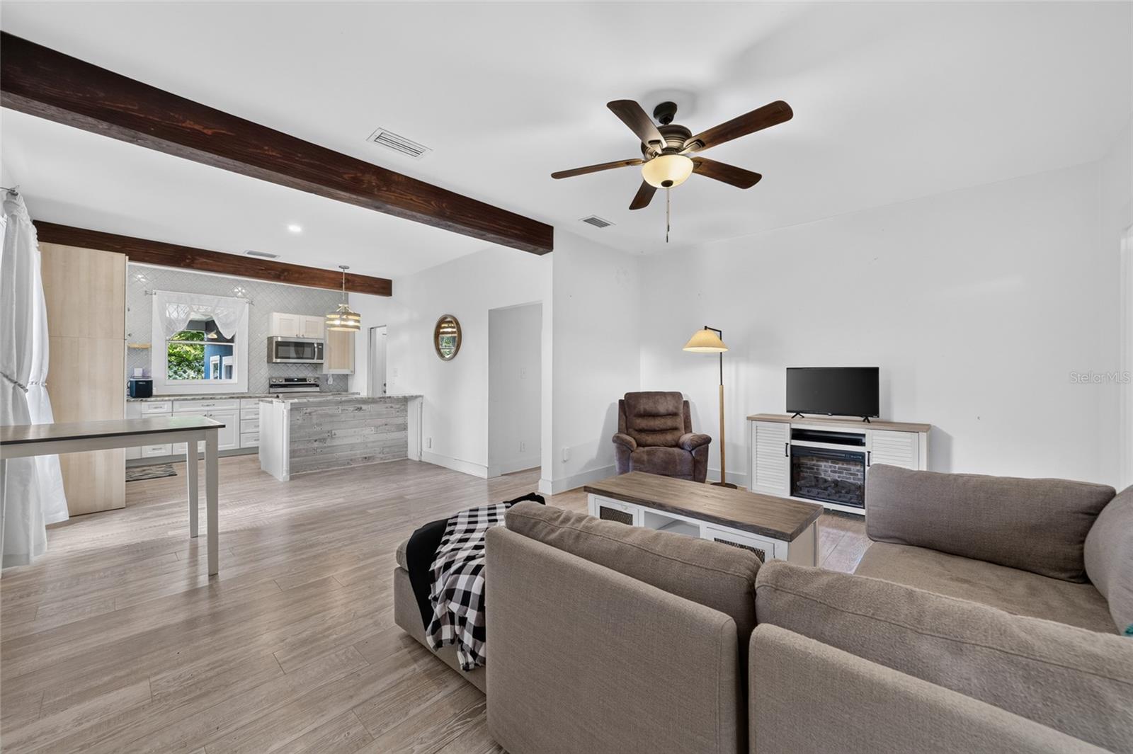 FRST HILLS - Residential