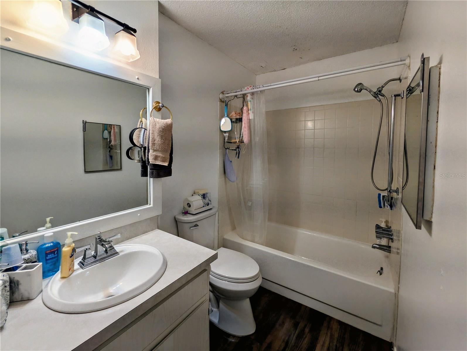 LAKES VILLAS CONDO II - Residential