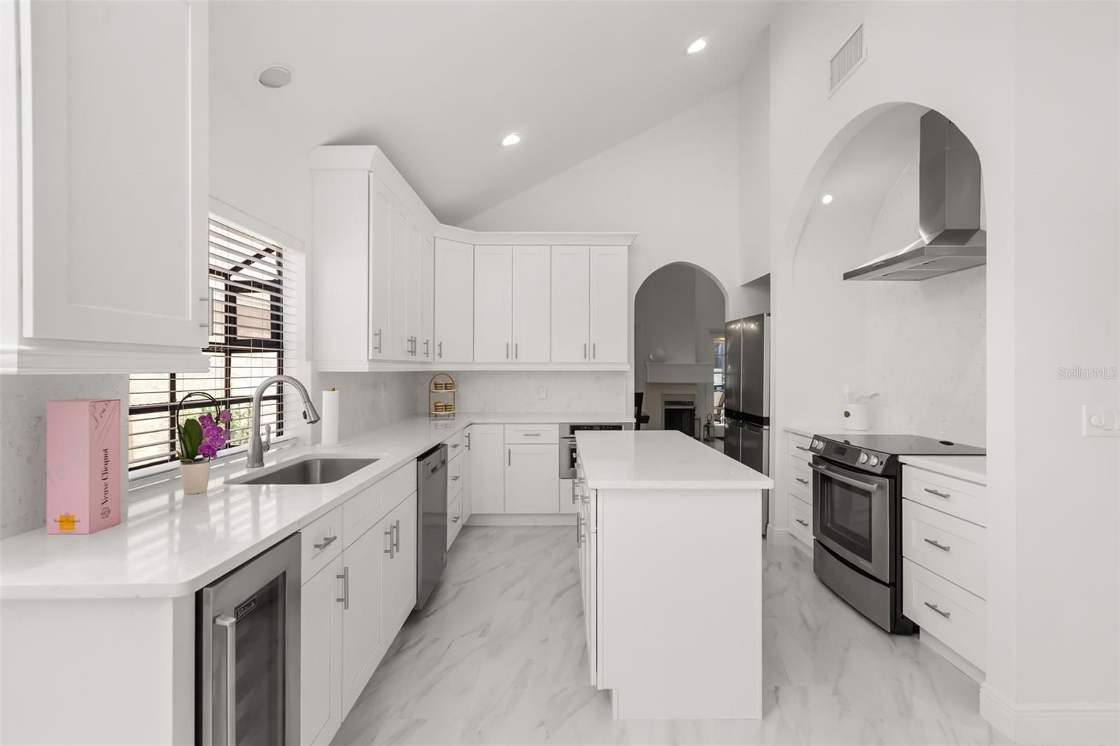 VILLA D ESTE AT SWEETWATER COUNTRY - Residential