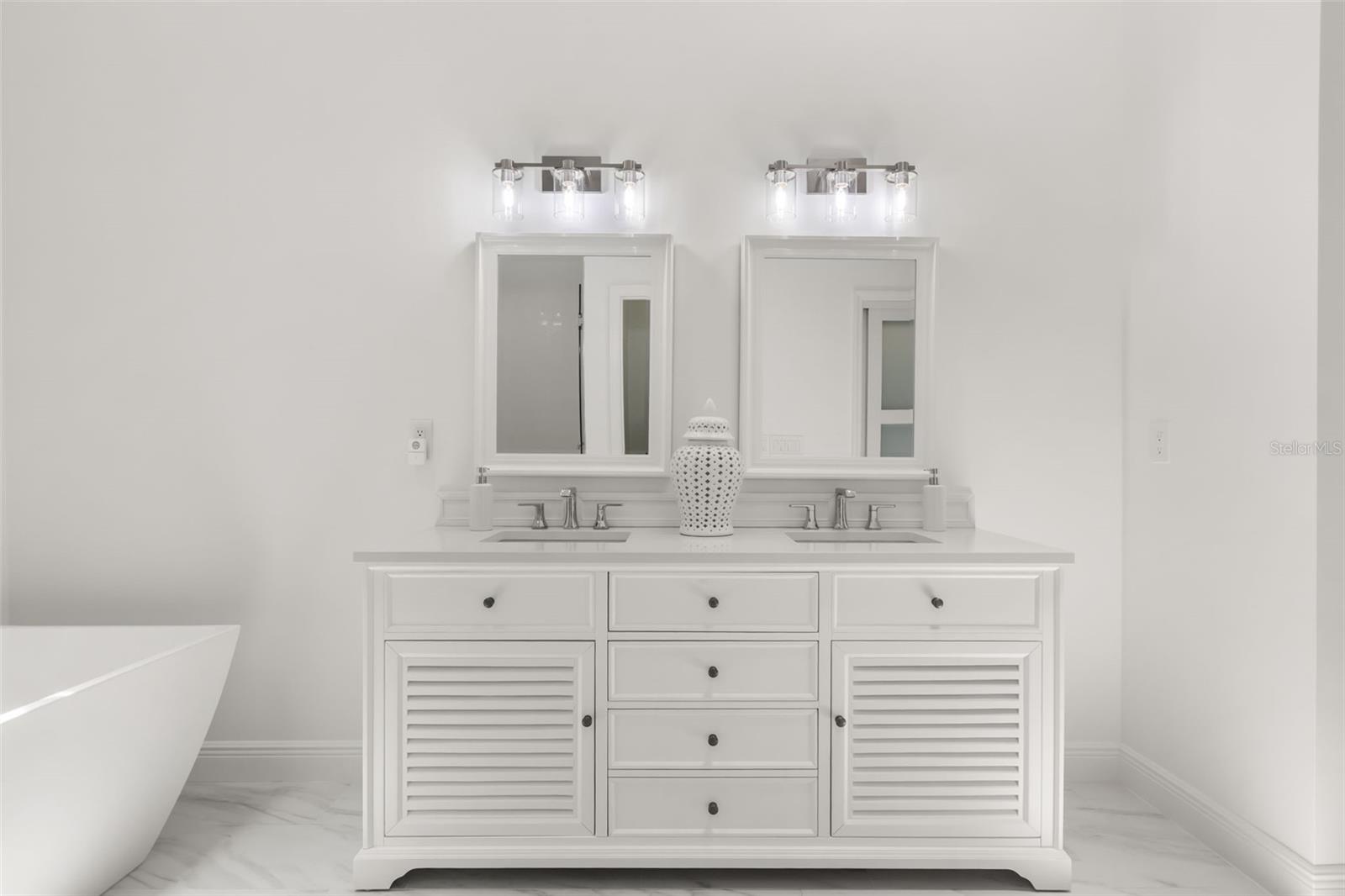 VILLA D ESTE AT SWEETWATER COUNTRY - Residential