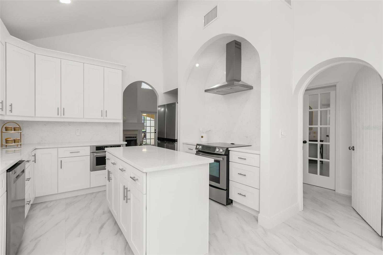 VILLA D ESTE AT SWEETWATER COUNTRY - Residential