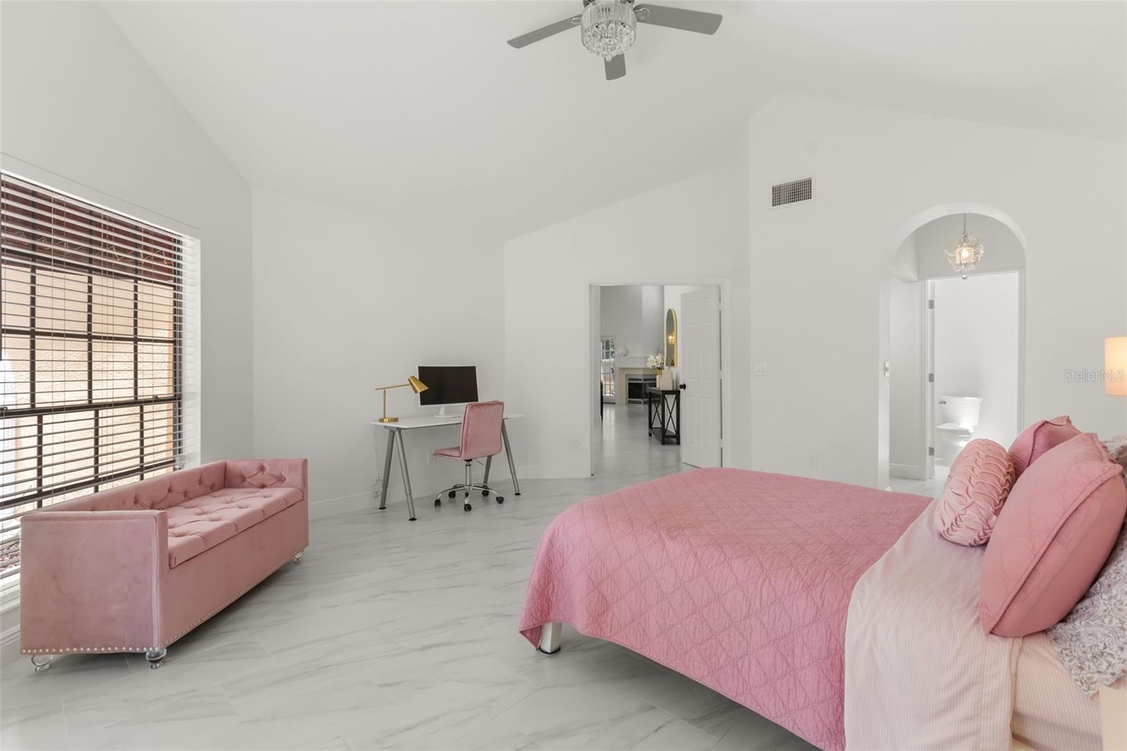 VILLA D ESTE AT SWEETWATER COUNTRY - Residential