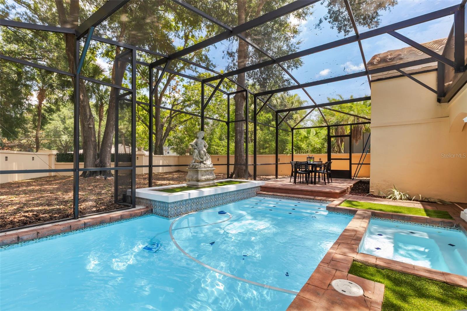 VILLA D ESTE AT SWEETWATER COUNTRY - Residential