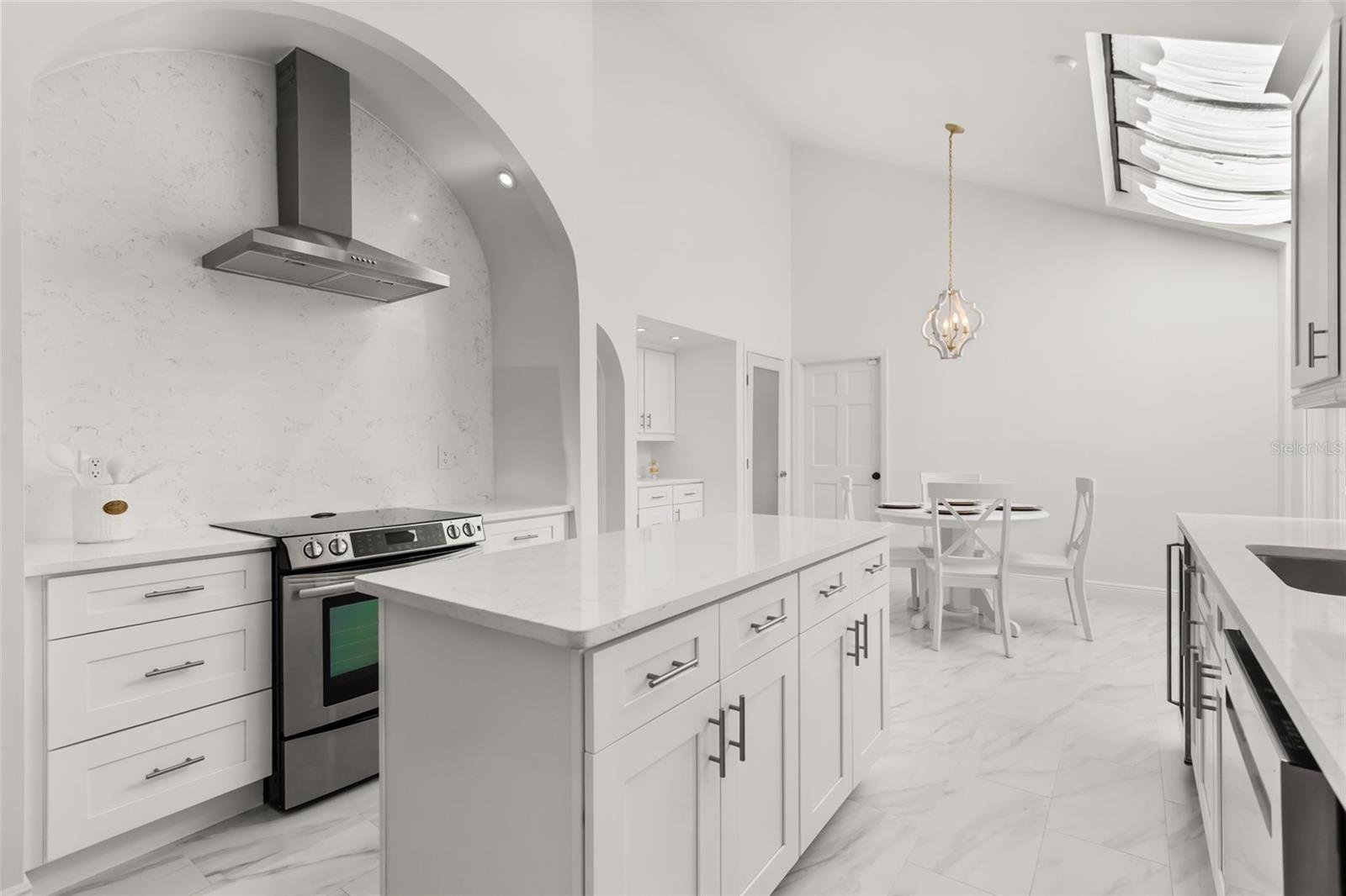 VILLA D ESTE AT SWEETWATER COUNTRY - Residential