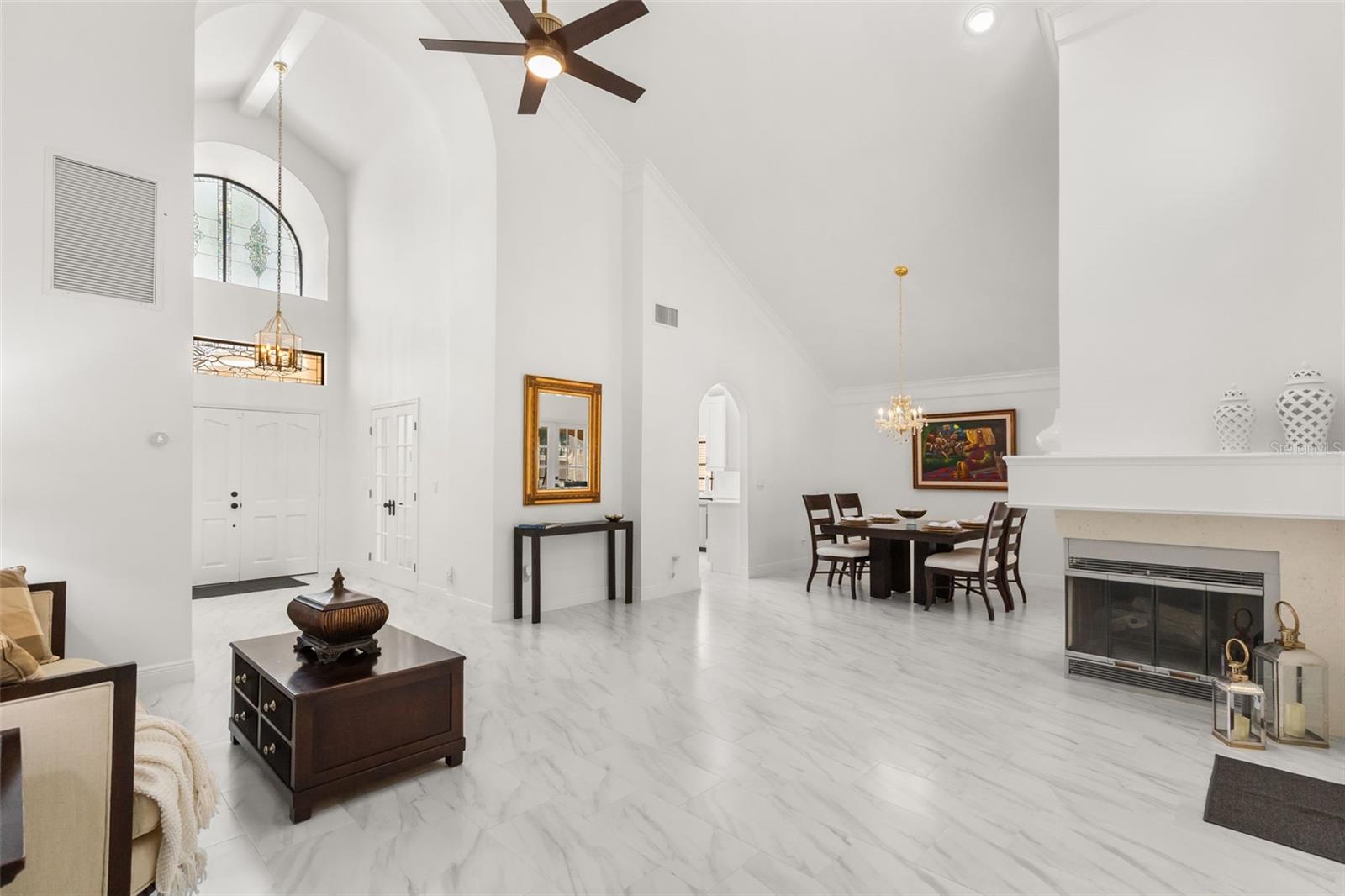 VILLA D ESTE AT SWEETWATER COUNTRY - Residential
