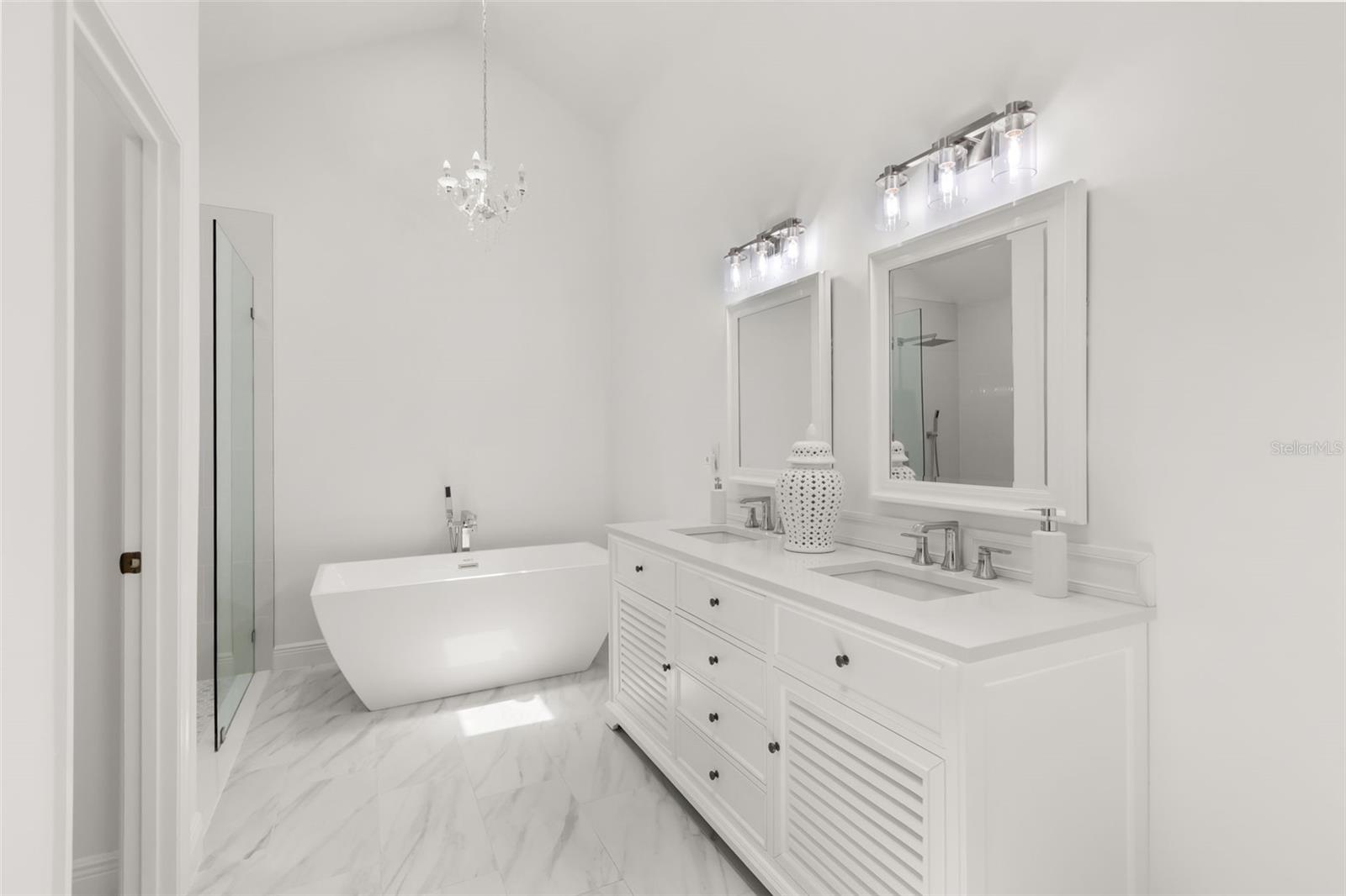 VILLA D ESTE AT SWEETWATER COUNTRY - Residential