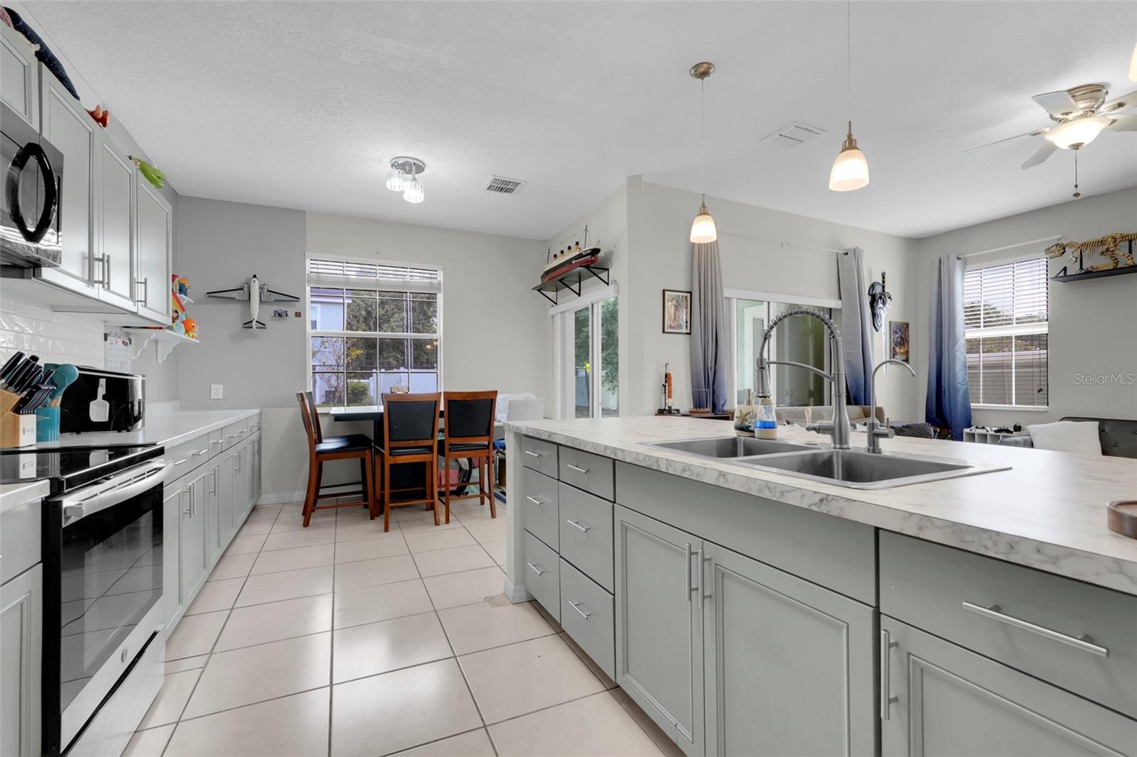 PARADISE COVE - Residential