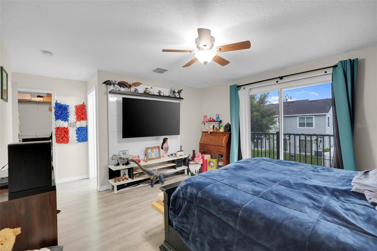 PARADISE COVE - Residential