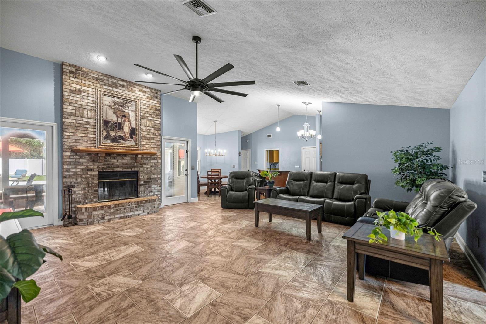 QUAIL HOLLOW - Residential